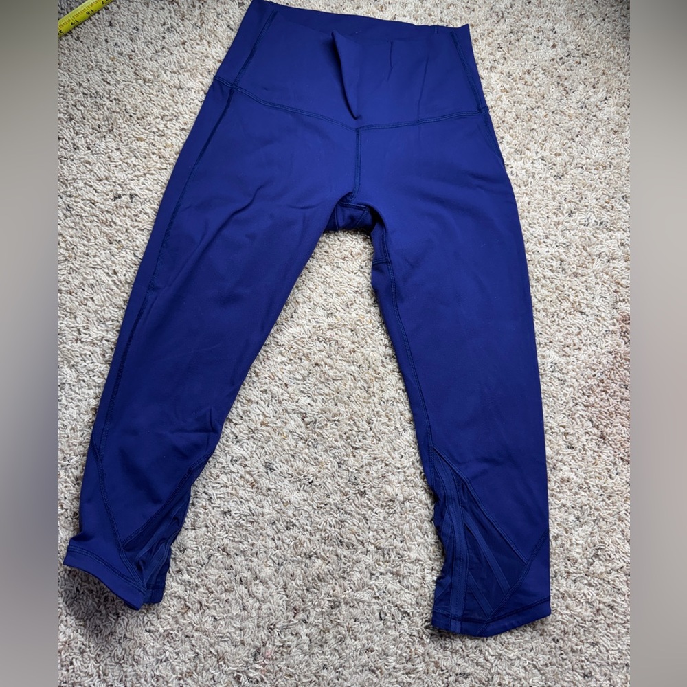 Lululemon Capri Womens size 8 Purple Blue color